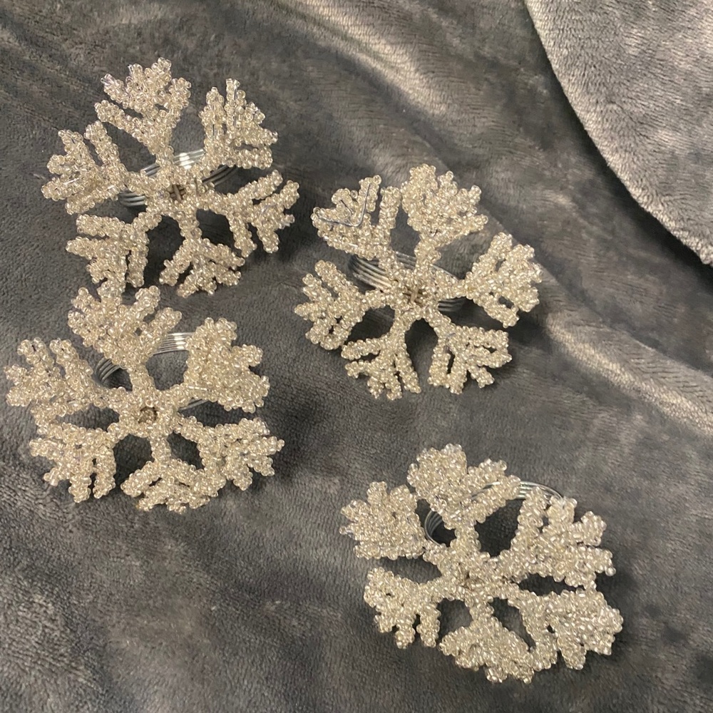 Set of 4 snowflake napkin rings